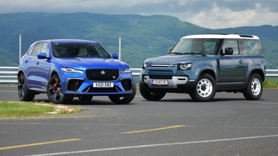 Z bláta na okruh: Land Rover Defender a Jaguar F-Pace jsou extremisté kategorie SUV