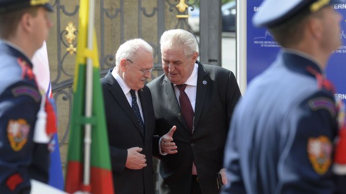 Miloš Zeman a slovenský prezident Ivan Gasparovič na summitu Východního partnerství.