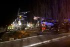 Srážka vlaku a školního autobusu ve Francii má už šest obětí. Dvě dívky zemřely v nemocnici