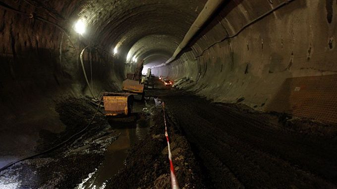 Trojnásobné pochybení při ražbě tunelu Blanka poškodilo pověst Metrostavu