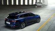 Kombík střední třídy Renault Talisman Grandtour se na českém trhu oficiálně teprve začne prodávat. Ceny ale už známe, a tak máme nástupce Renaultu Laguna na 23. místě. Jako jediný kombík střední třídy splňuje naše požadavky s motorem o objemu pouze 1,6 l (větší ani nemá) a to v nejsilnější verzi se 118 kW a automatickou převodovkou. Stojí od 794 900 korun, z místa na 100 km/h zrychlí za 9,6 s a podle výrobce si řekne o 4,5 l nafty na 100 km.