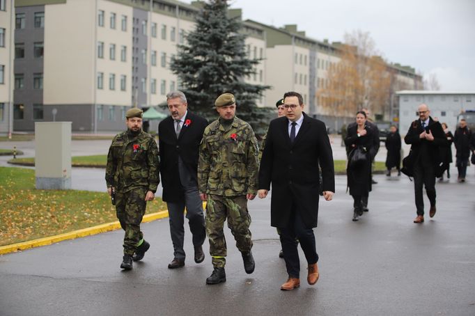 Základna v Rukle je jednou ze tří, vedle Lotyšska a Slovenska, kde slouží čeští vojáci v rámci předsunutých sil NATO.