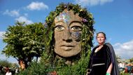 Socha na vrchu Uisneach v Rathnew během festivalu Bealtaine připomíná starobylé keltské tradice. Právě zde se podle legendy poprvé rozhořel posvátný oheň, který měl chránit Irsko před zlými silami.