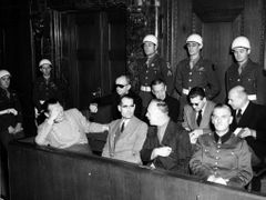 Poválečným soudům s nacisty a jejich spolupracovníky Günther Quandt unikl.