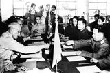 Před 70 lety, 27. července 1953, se však Severní a Jižní Korea dohodly na podepsání dohody o příměří. Proběhlo ve městě Pchanmundžom, které leží na hranici mezi zeměmi a kde se dodnes setkávají vůdci obou zemí.
