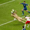 Robert Lewandowski střílí první gól Eura 2012
