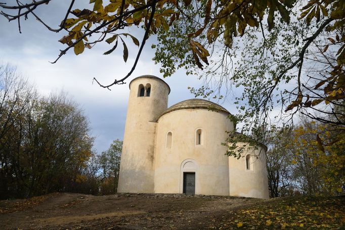 Rotunda svatého Jiří na hoře Říp.