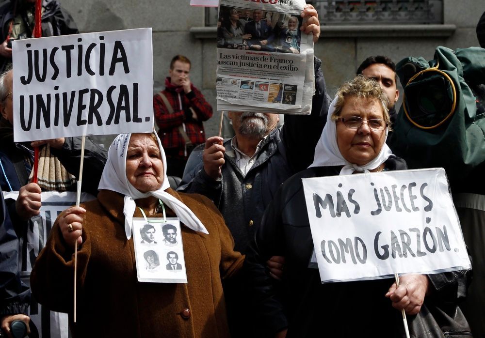 Španělsko: Protesty proti procesu se soudcem Garzónem