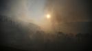 Smoke fills the air after a fire in a forest in Alvaiazere, near Ourem September 4, 2012. According to the civil defence, over 1,700 firefighters have been mobilized to tackle more than 10 forest fires currently active in Portugal. REUTERS/Rafael Marchante (PORTUGAL - Tags: DISASTER ENVIRONMENT) Published: Zář. 4, 2012, 1:11 odp.