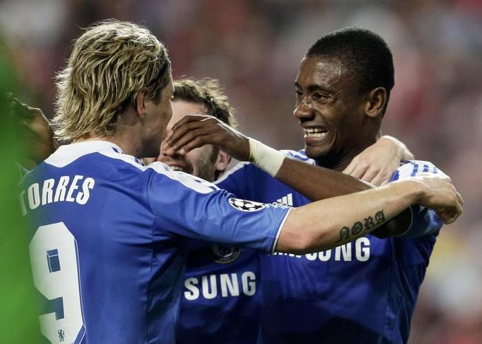 Fernando Torres a další hráči Chelsea
