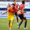 Fotbalista Barcelony Lionel Messi slaví gól v utkání La Ligy 2012/13 s Osasunou.