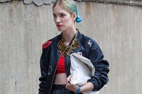 Móda z ulice: Další bláznivé kreace z pražského týdne módy