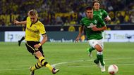 Úvodní gól jubilejního 50. ročníku německé Bundesligy vstřelil v 11. minutě Mario Reus, který se trefil utěšenou křižnou střelou z hranice vápna...