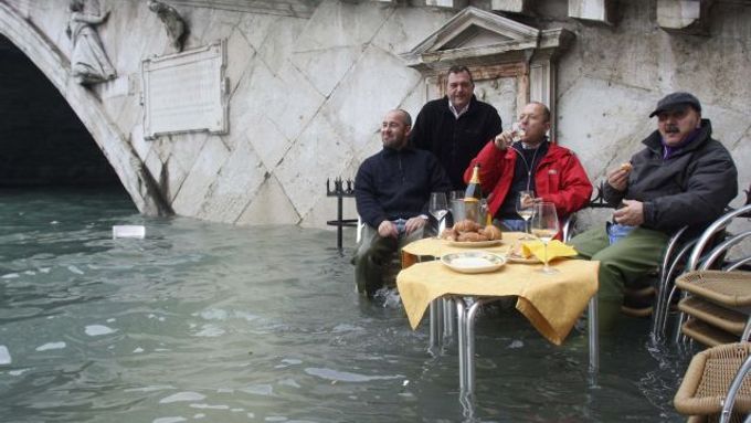 Obrazem: Benátky pod vodou, bez holínek ani krok