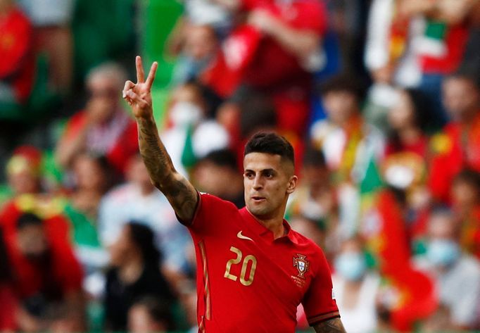 Joao Cancelo slaví gól na 1:0 v zápase Ligy národů Portugalsko - Česko