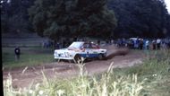 Posádka Haugland-Berglund s vozem Škoda 130 RS na trase čtvrté Rallye Škoda v roce 1977.