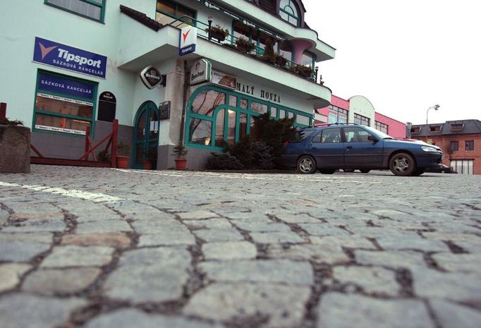 Hospoda Malý Honza v centru Světlé patří mezi nové sklářské bašty. Chodí se sem na kávu i na pivo.