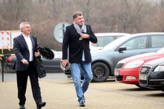 Mynářova letenka do Číny stála Hrad téměř sto tisíc. Kdo ji platil Nejedlému, zůstává nejasné