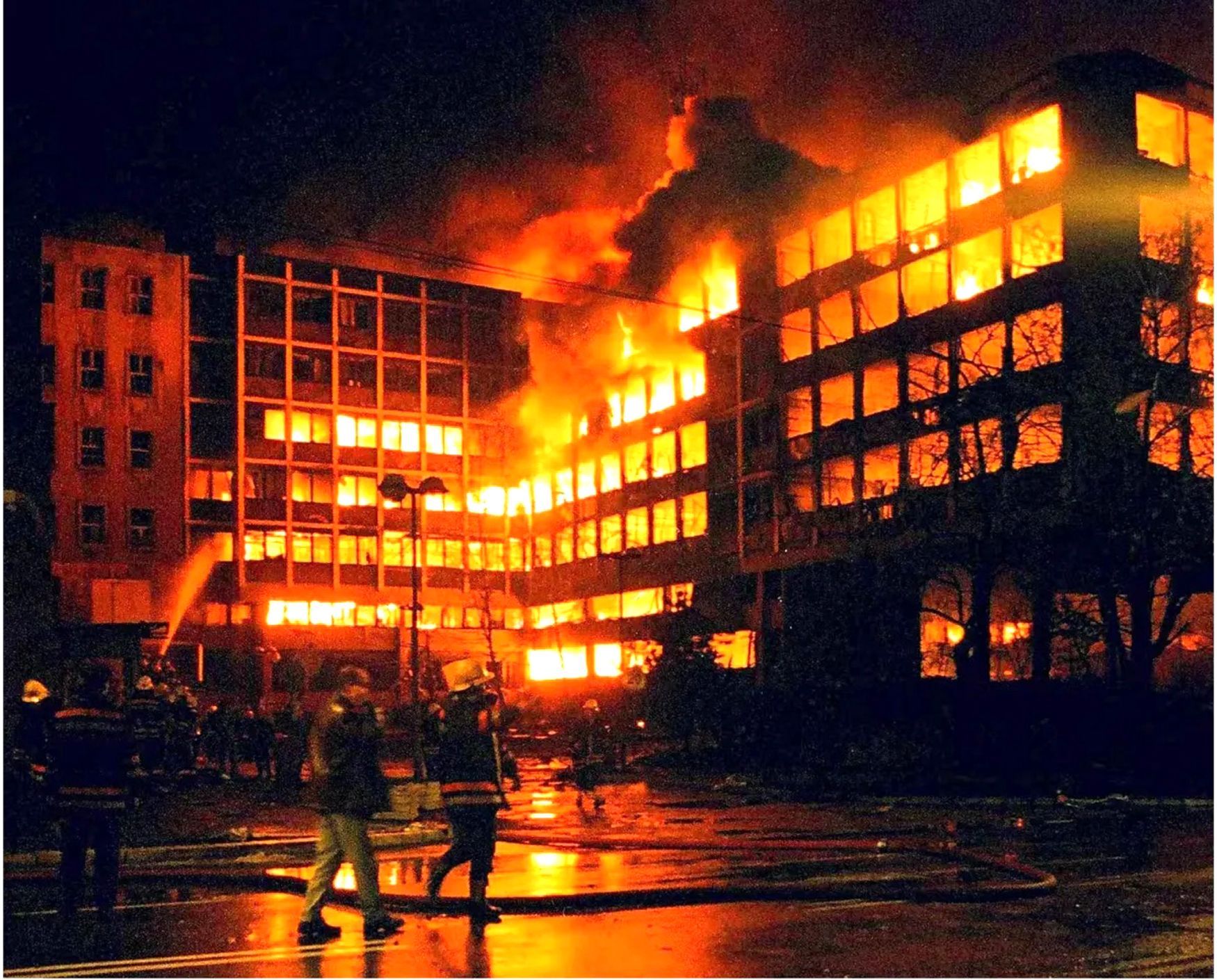 Srbsko, protest, NATO, stavba