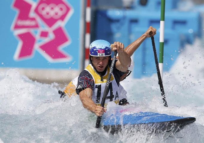 Přestože v olympijském kanálu spolu na jedné lodi ryzí kanoista a kajakář seděli jen čtyřikrát po dvaceti minutách, počínali si jako staří mazáci a s přehledem postoupili...