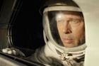Brad Pitt zavolal na vesmírnou stanici, s astronauty řešil dopady stavu beztíže