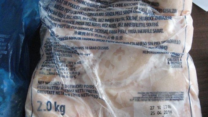 Zmražené kuřecí maso z Makra, ve kterém veterináři našli bakterie salmonely