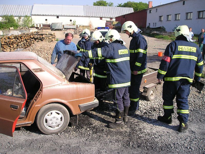 Hořelo auto v Závratci