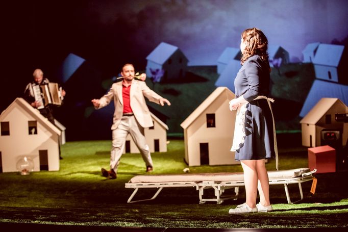 Pavol Kubáň jako hrabě Almaviva a Jekatěrina Krovatěva v roli Zuzany.