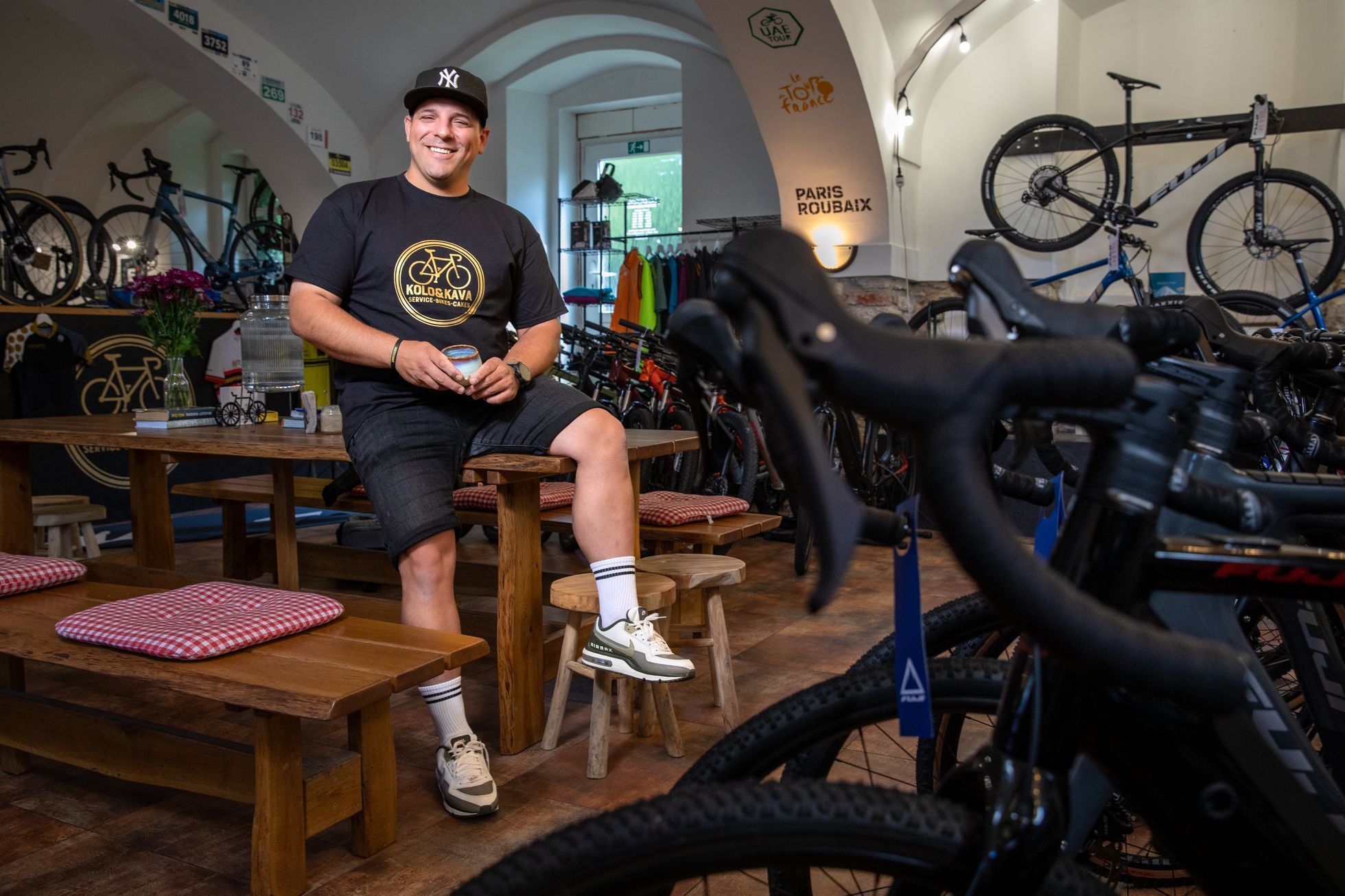 kolo a káva, kolo, káva, podnik, kavárna, servis, cyklistika, oprava, červený újezd