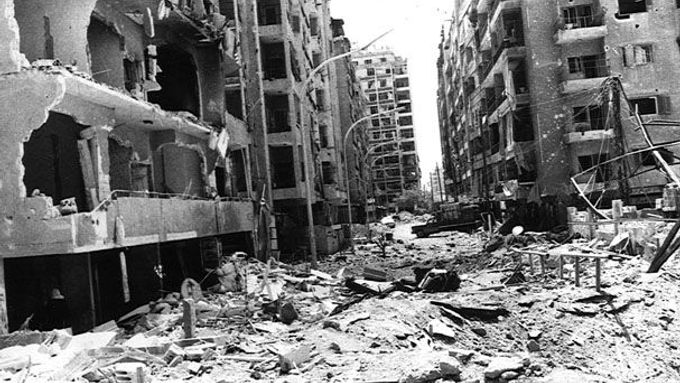 Hamá na snímku z roku 1982. Po masakru, o kterém se v Sýrii nemluví.