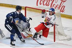 Čeští hokejisté porazili po obratu Finy 2:1 a zůstávají v sezoně stoprocentní