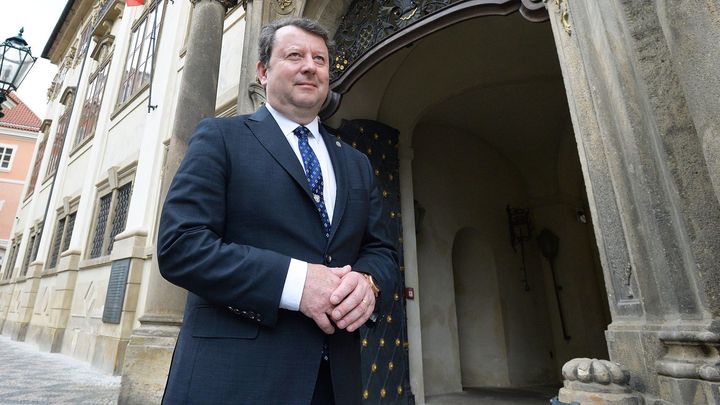 Staněk připraví výběrové řízení pro NGP, počká na reakci Zemana
