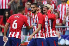 Atlético Madrid ve šlágru španělské ligy porazilo Sevillu, Real vyrovnal rekord