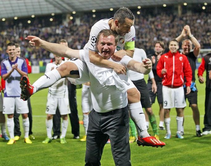 Pavel Vrba a Pavel Horváth z Viktorie Plzeň po postupu do Ligy mistrů přes Maribor.