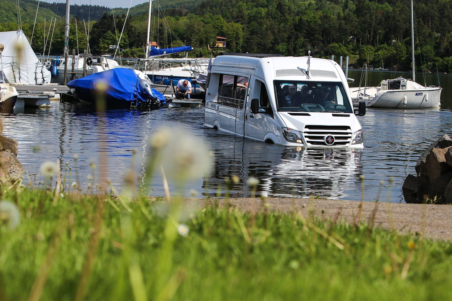 Obojživelný minibus Enjoy Sprinter, prototyp, základem je Mercedes Sprinter