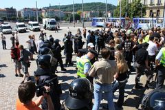 Těžkooděnci rozháněli v Brně příznivce Dělnické strany