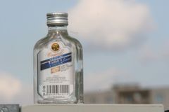 Další smrtelná hrozba od Draka. Vodka má 50 % metanolu