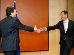 Česká republika José Manuela Barrosa v jeho kandidatuře podporovala. Na obrázku s premiérem Janem Fischerem