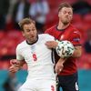 Harry Kane a Tomáš Kalas v zápase Česko - Anglie na ME 2020