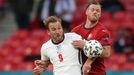 Harry Kane a Tomáš Kalas v zápase Česko - Anglie na ME 2020