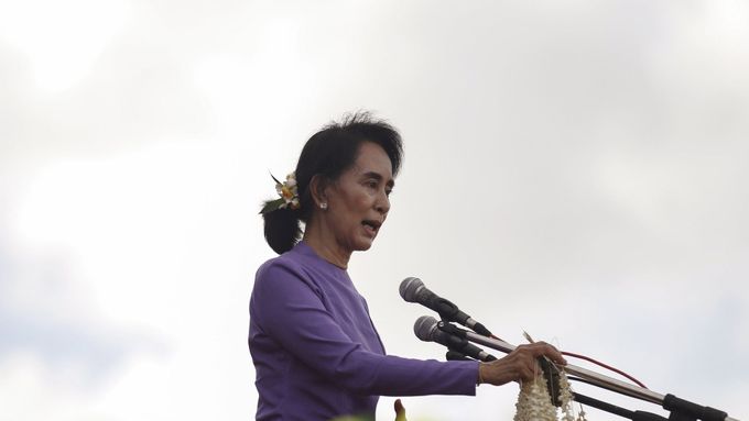 Barmská opoziční vůdkyně a nositelka Nobelovy ceny za mír Do Aun Schan Su Ťij dnes zahájila kampaň před listopadovými parlamentními volbami.