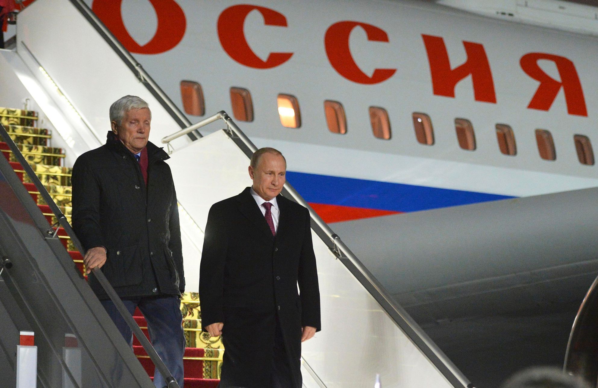 Vladimir Putin po příletu do Minsku