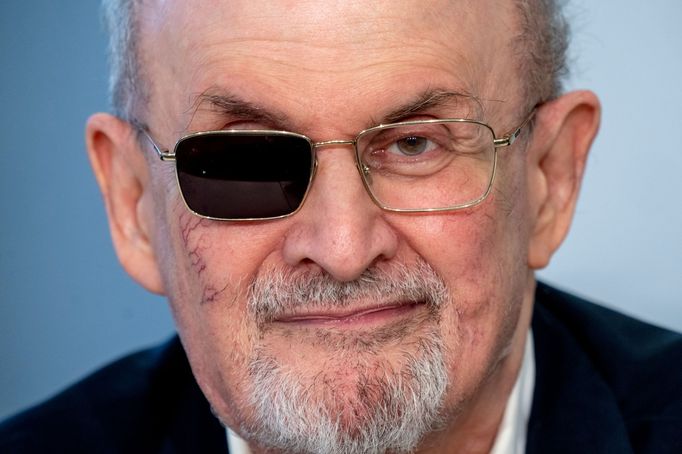 Salman Rushdie převzal Mírovou cenu německých knihkupců.