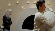 Cleo ve filmu navštíví Katrinu Spadeovou, která v roce 2017 založila v Seattlu Recompose - první společnost pro lidské kompostování na světě.