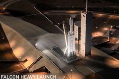 Video: Jako 18 boeingů. SpaceX představil nejsilnější raketu