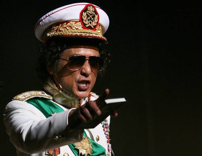 Ramon Tikaram v operní inscenaci Kaddáfí: Živý mýtus