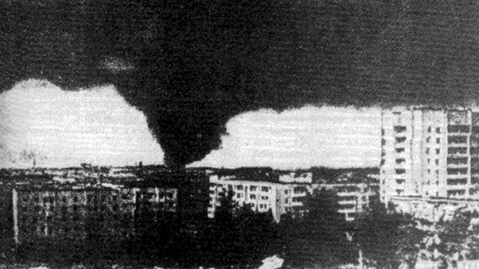 Nejsilnější tornáda: V SSSR padaly kilové kroupy, extrémní bouře pustošila i Francii