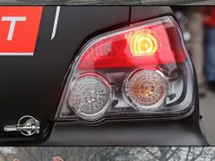 Polák Leslzek Kuzaj si přivezl krásné sportovní nářadí Subaru Impreza Sti. V cíli mu fanoušci osobně poděkovali..