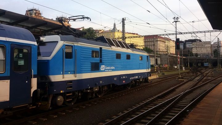 Pendolino u Hlavního nádraží srazilo člověka. Kvůli nehodě nejezdí vlaky do Smíchova
