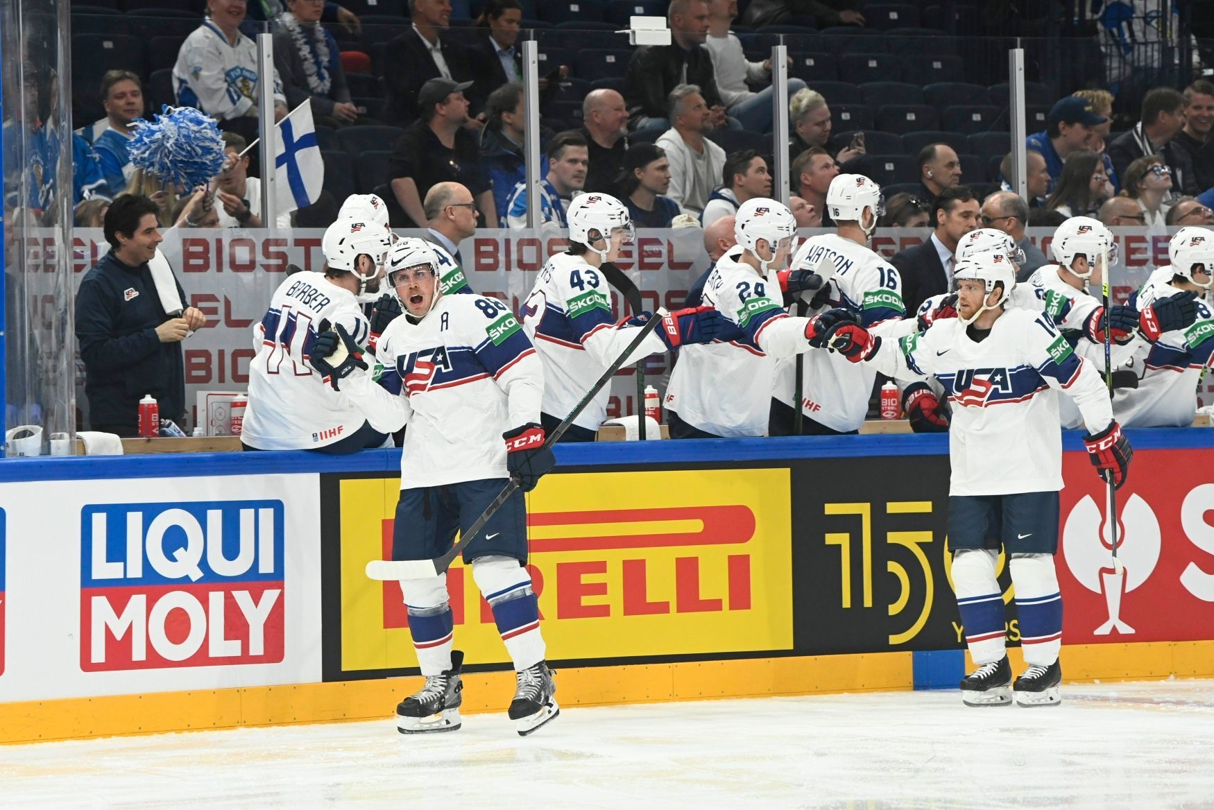 Američané slaví gól v semifinále MS 2022 Finsko - USA